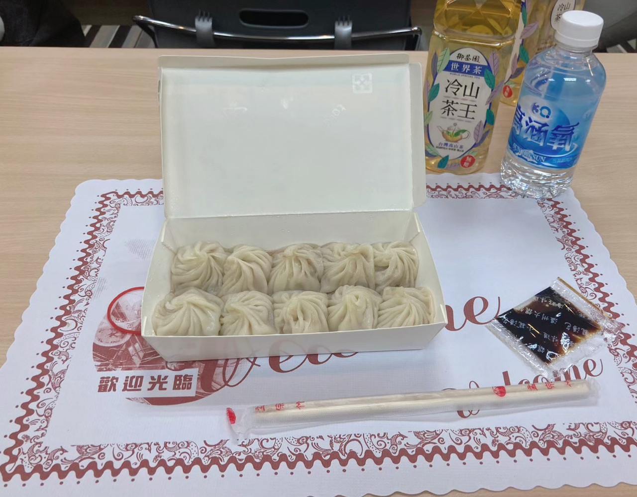 お弁当箱いっぱいの小籠包!台湾大学視察研修のランチ